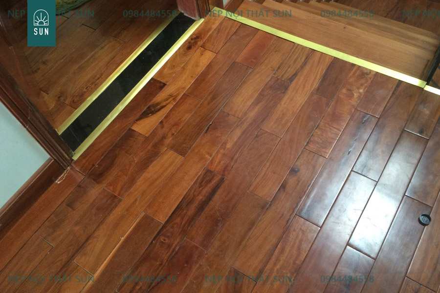 nep-nhom-trong-san-go